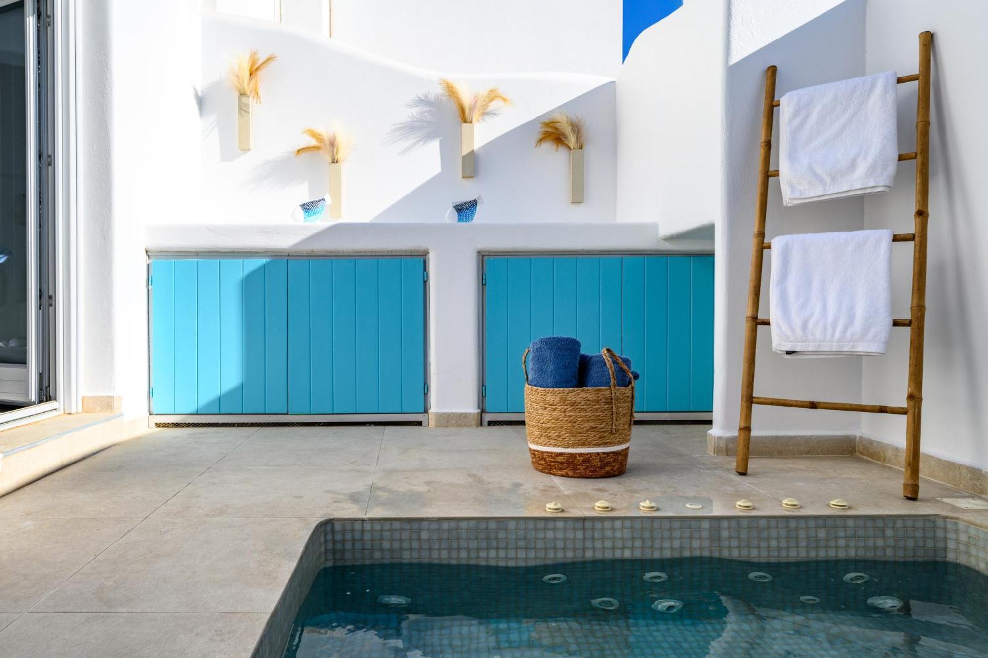 Hypnos Boutique With Amazing Heated Pool With Jacuzzi * Fira (Santorini)