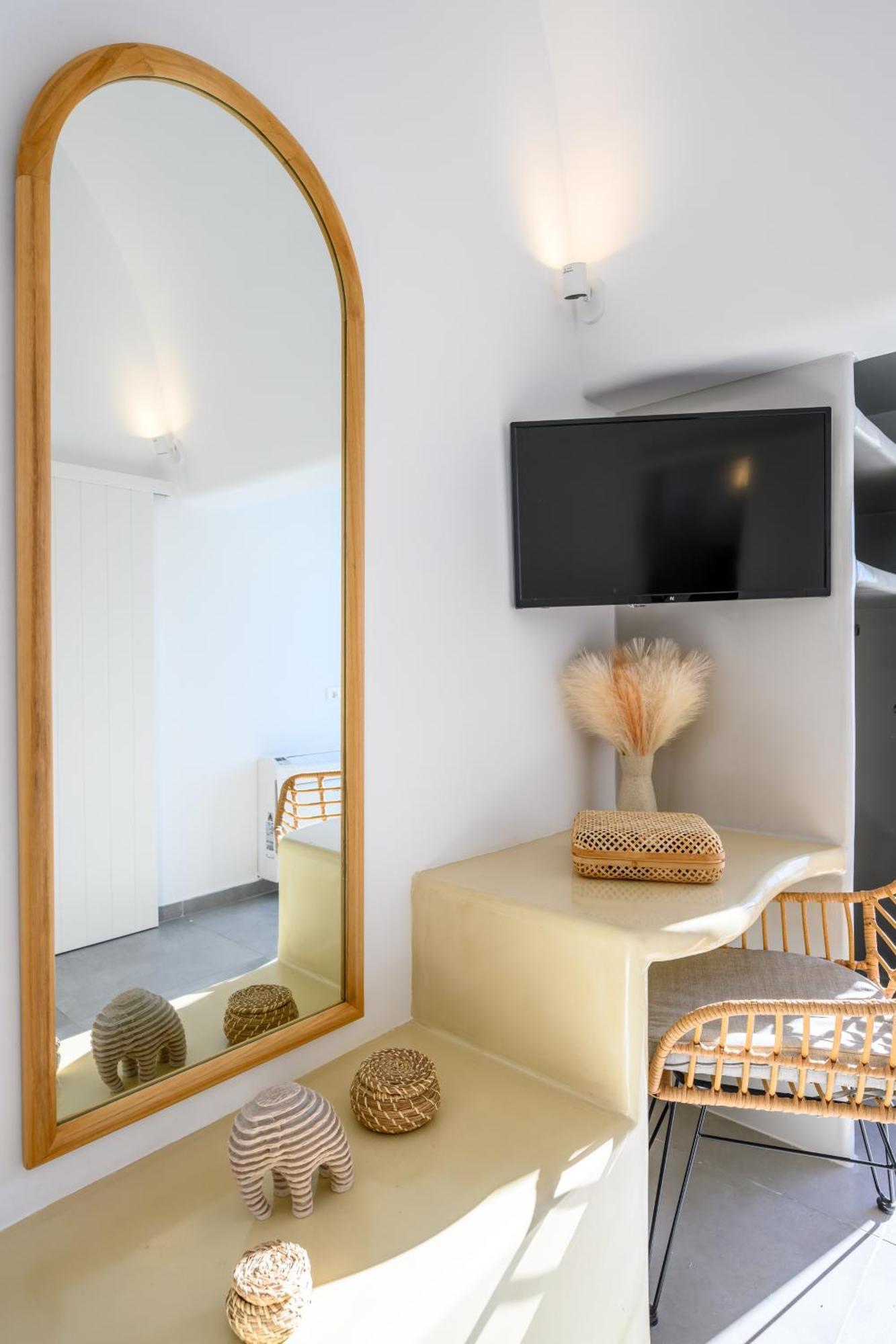 Hypnos Boutique With Amazing Heated Pool With Jacuzzi Fira (Santorini)